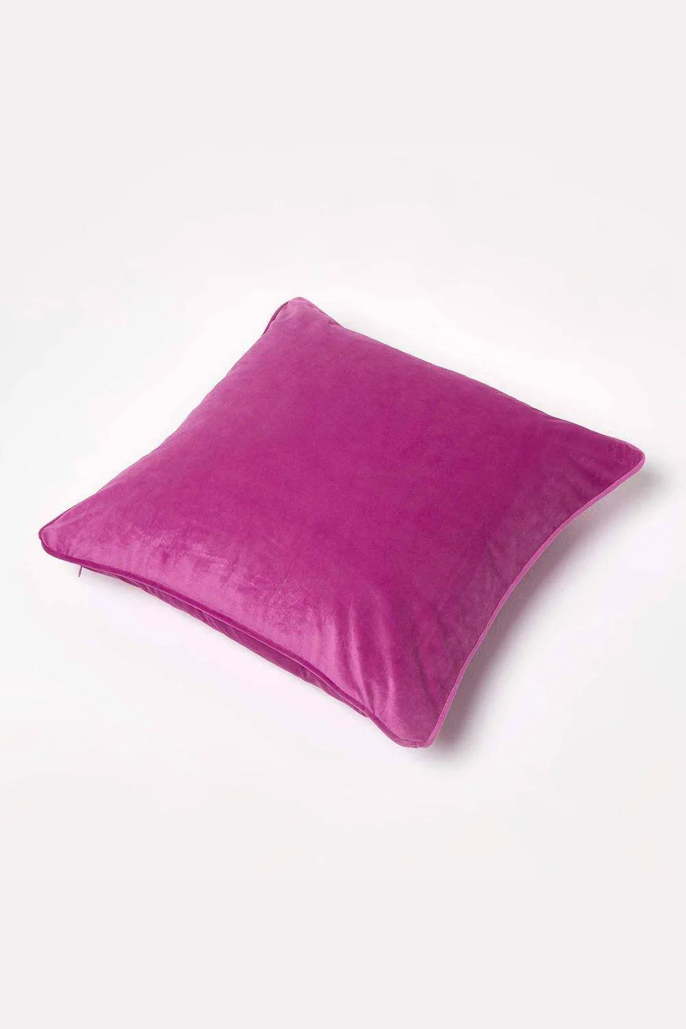 Homescapes Filled Velvet Cushion with Piped Edge 46 x 46 cm in Pink 5