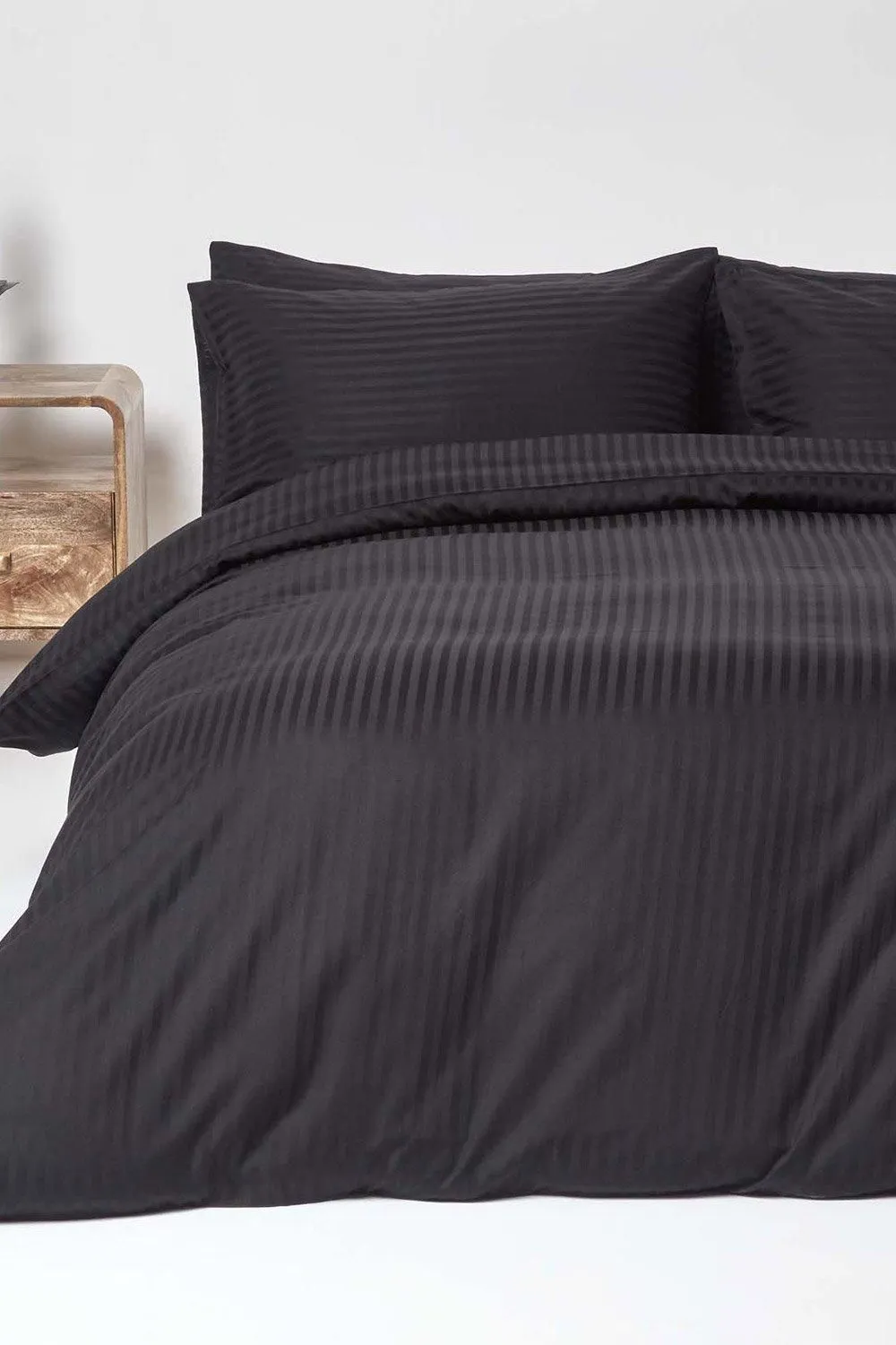 Homescapes Egyptian Cotton Stripe Duvet Cover & Pillowcase 330 TC in Black 2