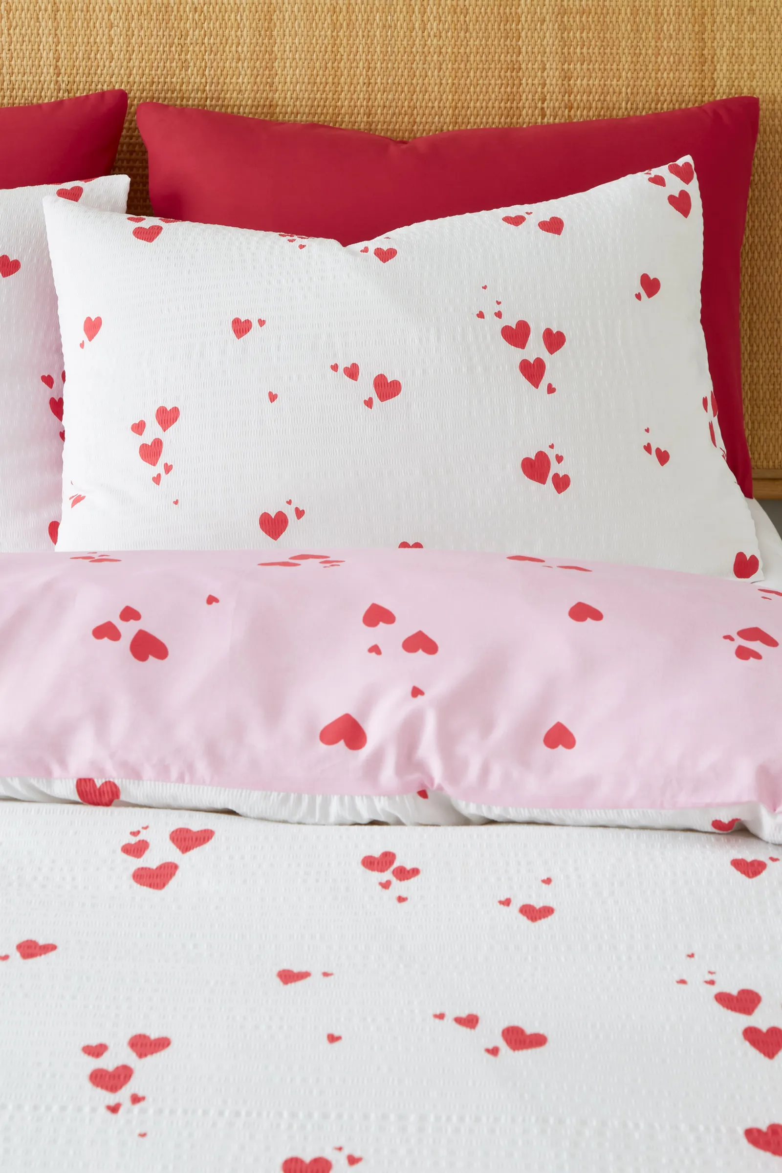 Catherine Lansfield 'Seersucker Heart' Duvet Cover Set in White 3