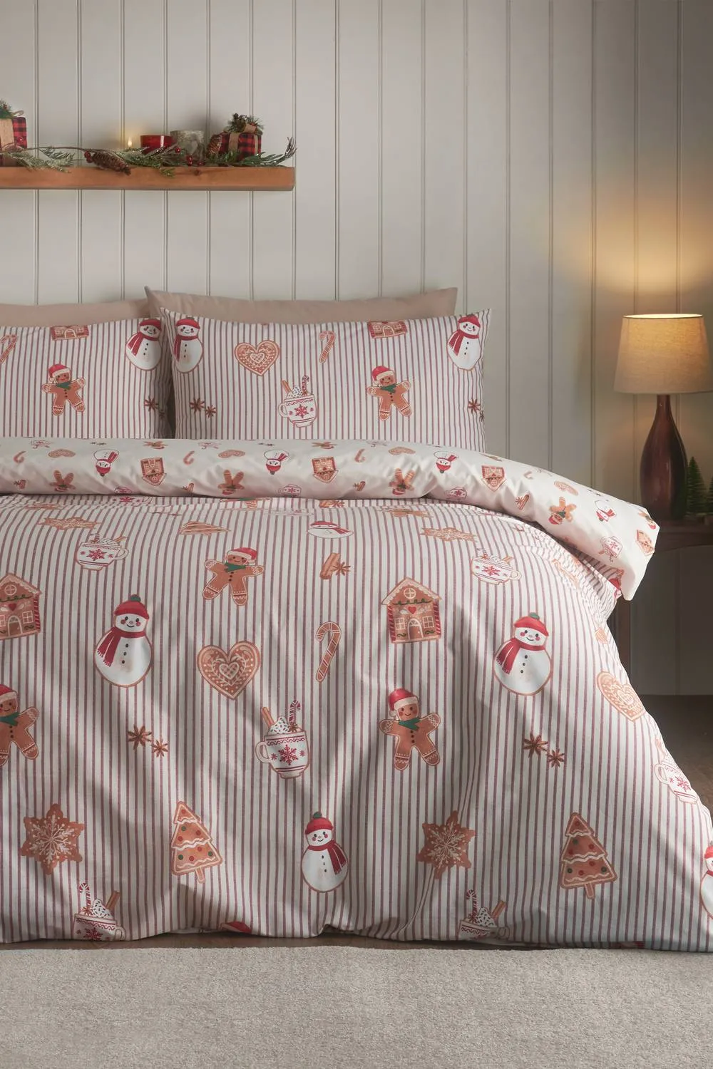 Catherine Lansfield Christmas Gingerbread Stripe Reversible Duvet Cover Set in Natural