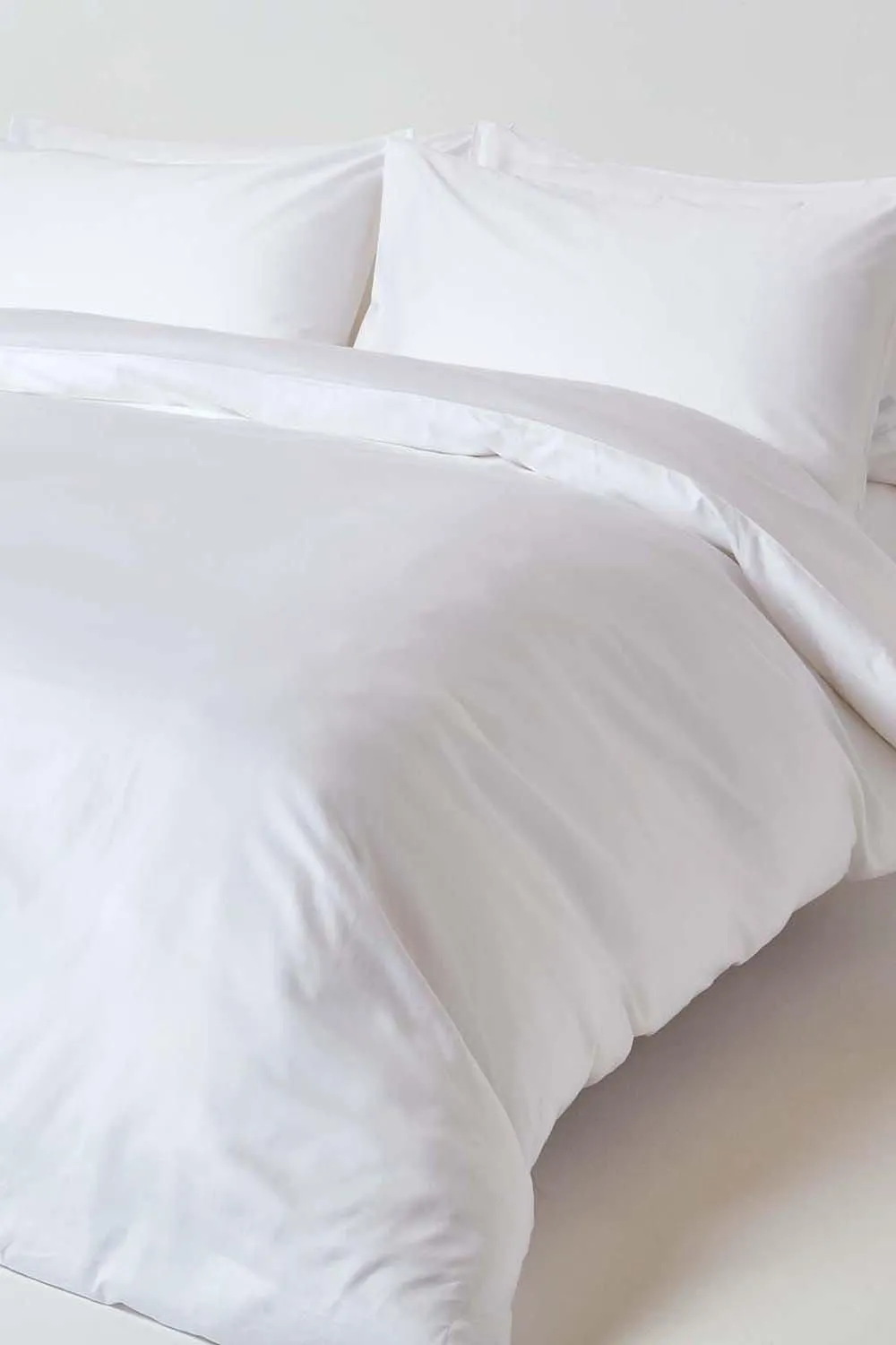 Homescapes Sateen Cotton Flat Sheet 400 TC in White 4