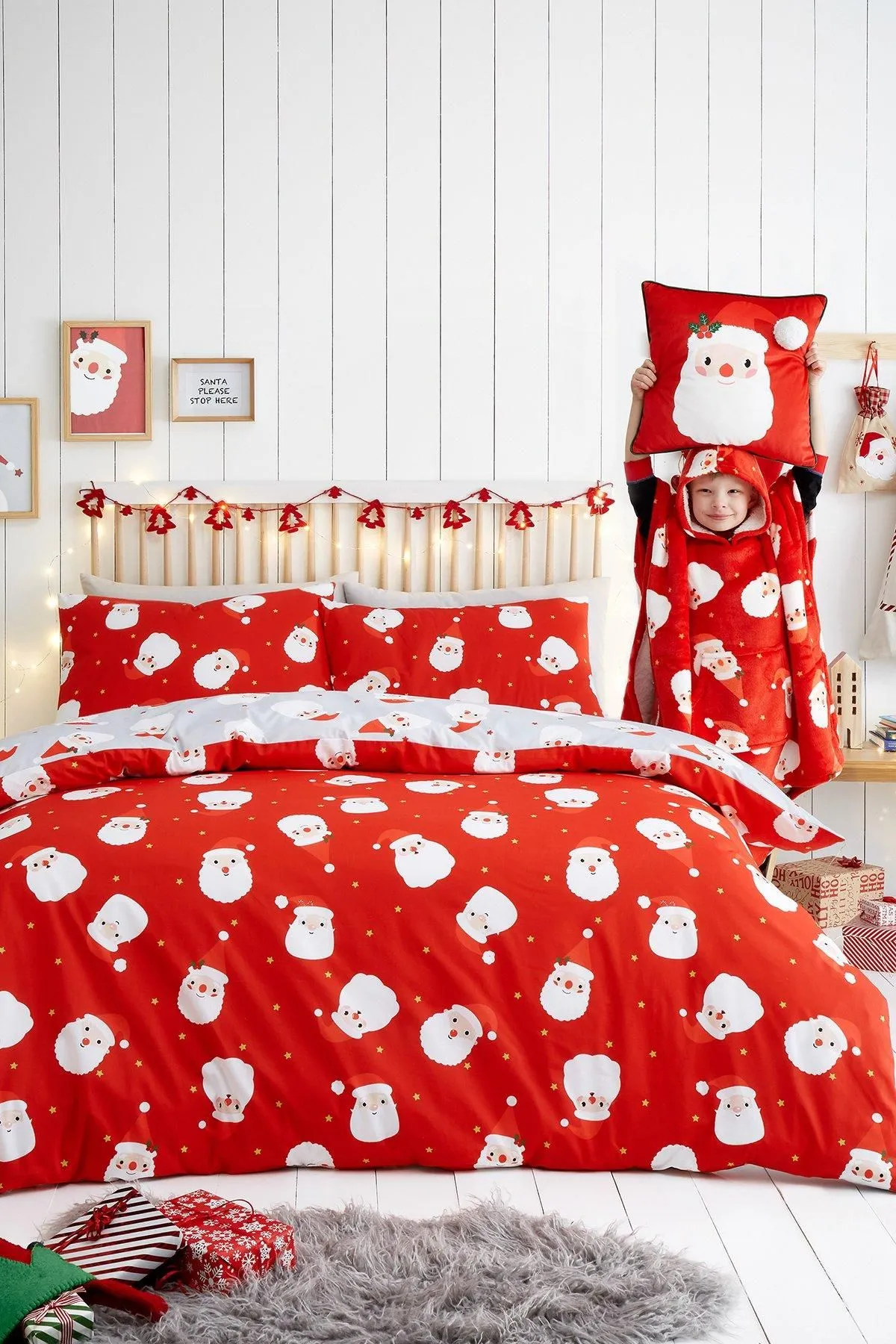 Fusion 'Happy Santa' Easy Care Duvet Cover Set in Red 6