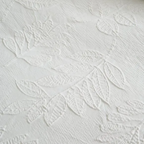Catherine Lansfield Jacquard Leaves Duvet Cover & Pillowcase Set 2