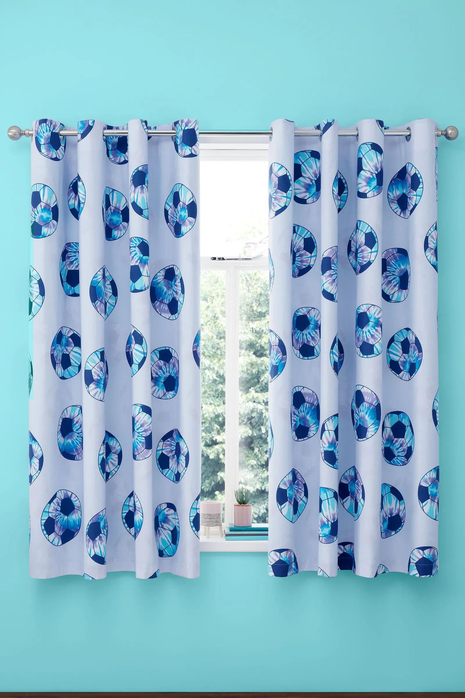Catherine Lansfield 'Tie Dye Football' Reversible Eyelet Curtains in Lilac
