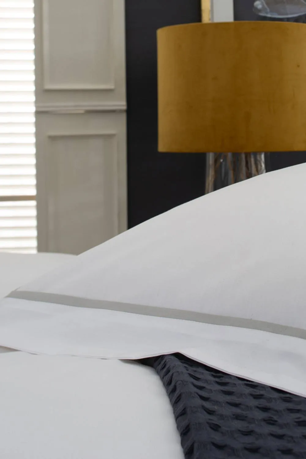The Lyndon Company Boutique Hotel Hampstead 200 Thread Count Cotton Duvet Cover Set in Silver 2