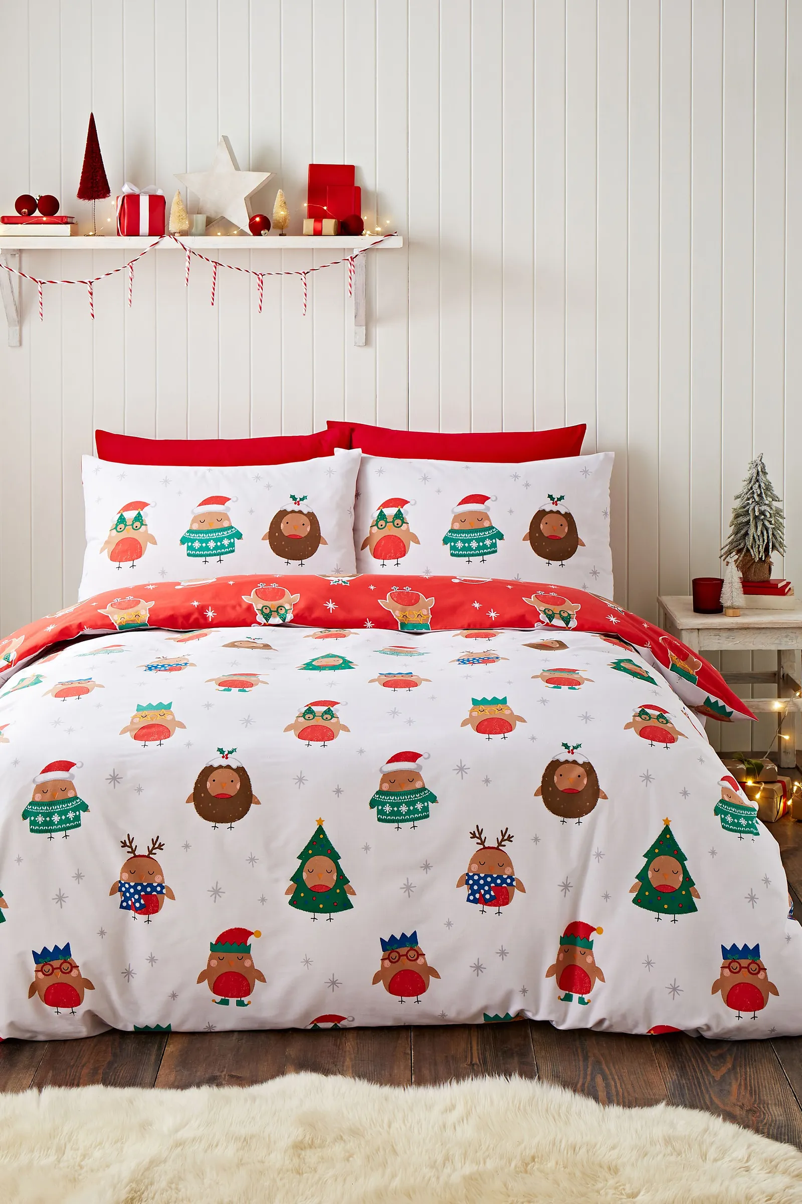 Catherine Lansfield 'Christmas Party Robins' Reversible Duvet Cover Set in White