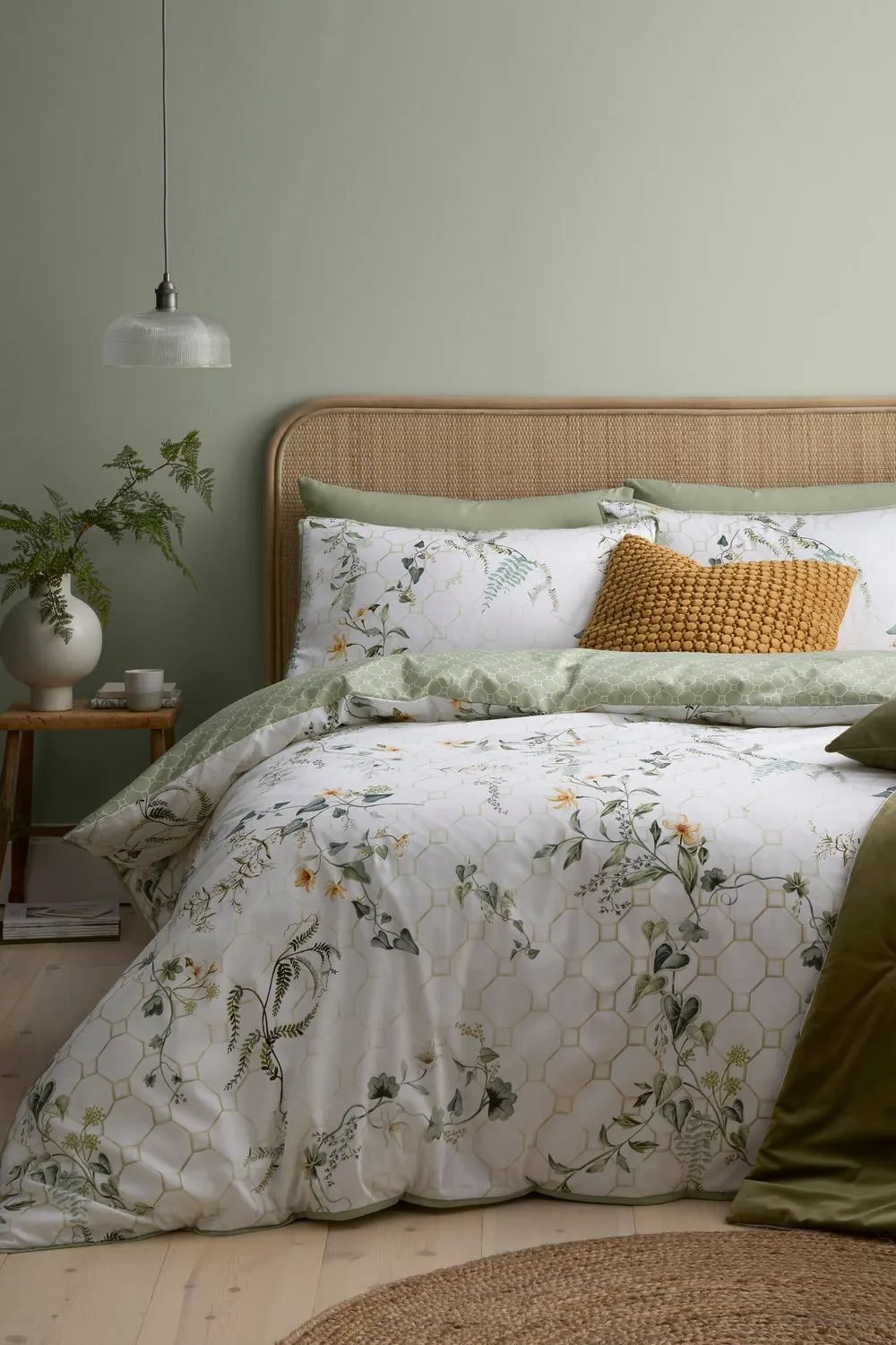 Appletree 'Floral Trellis' 100% Cotton Sateen Duvet Cover Set in Green 5