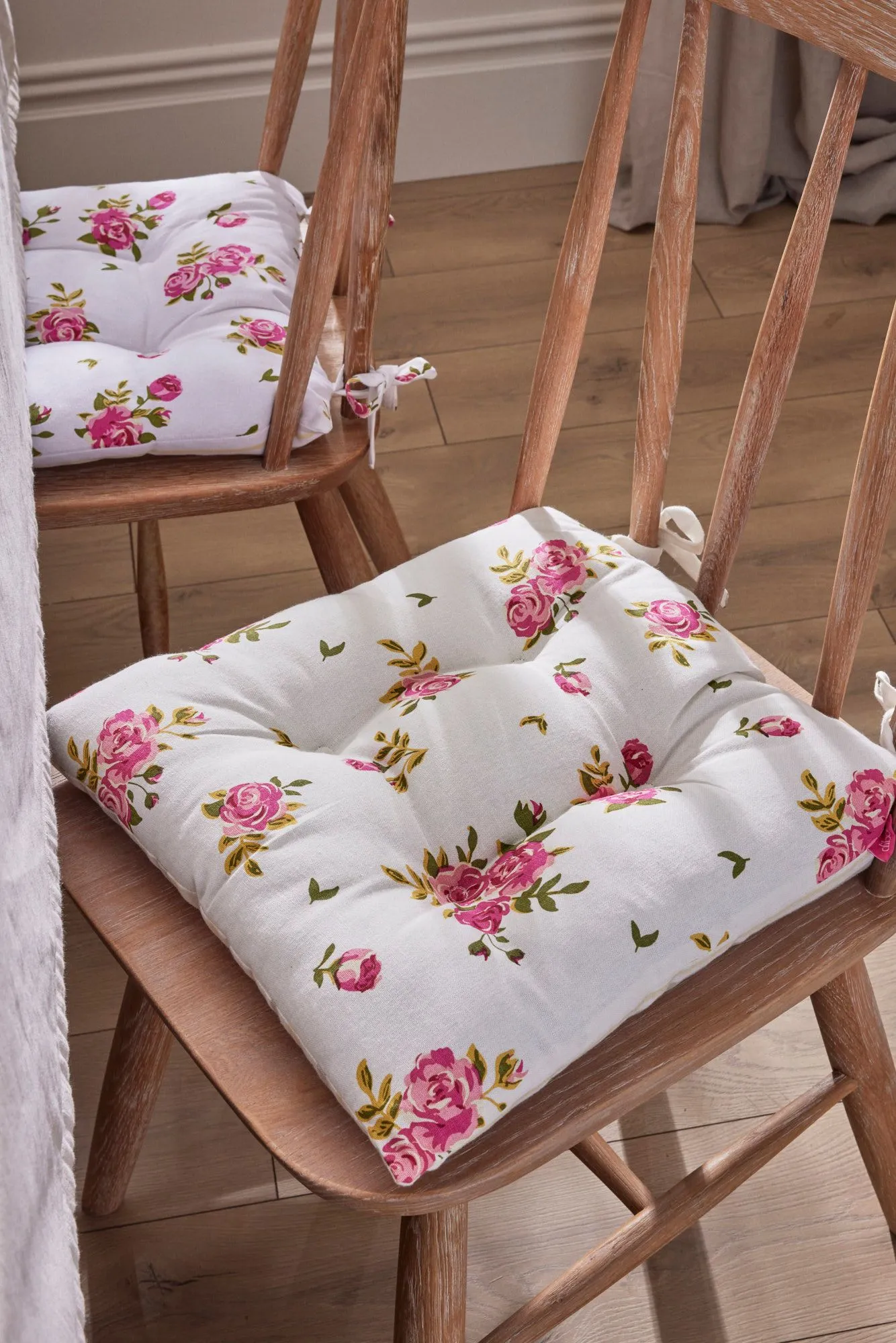 Dibor Set of 2 Pink Floral Print Indoor Outdoor Chair Seat Pads 40x40cm in White