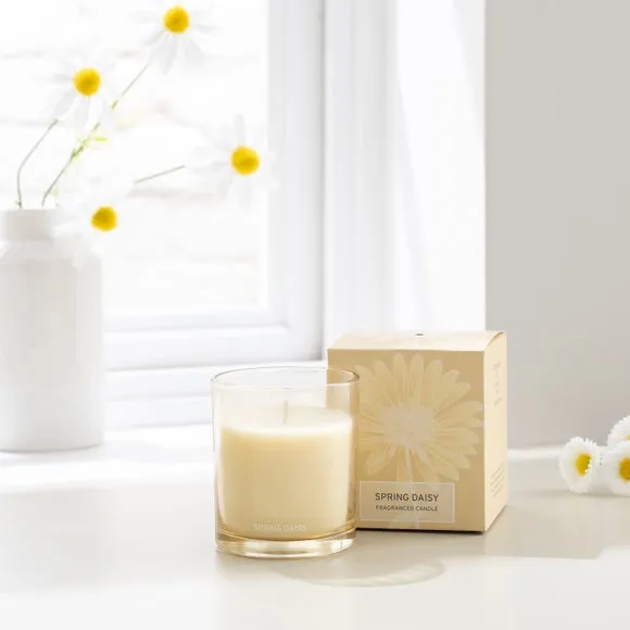 Springtime Daisy Candle 3