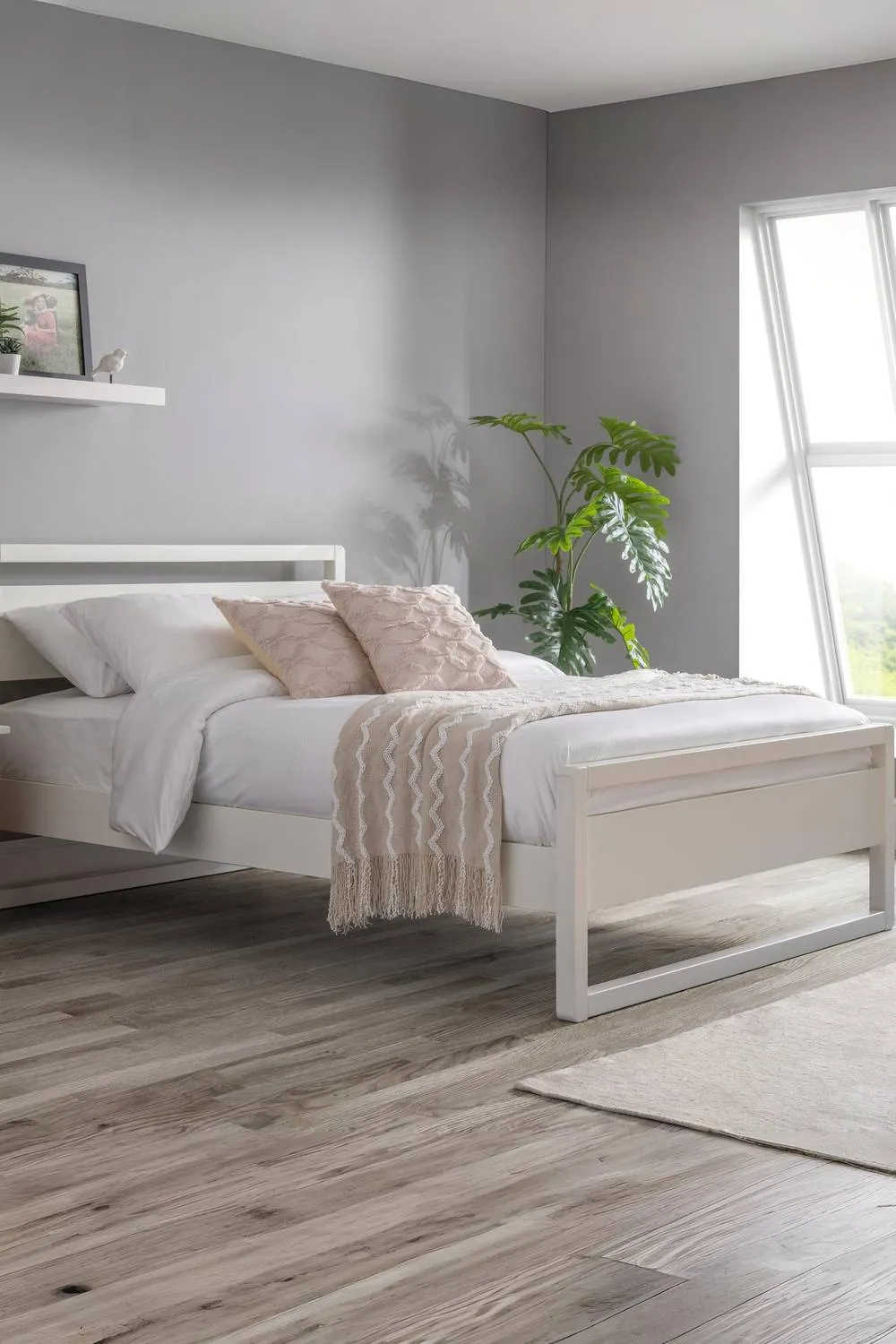 Julian Bowen Venice Bed in White