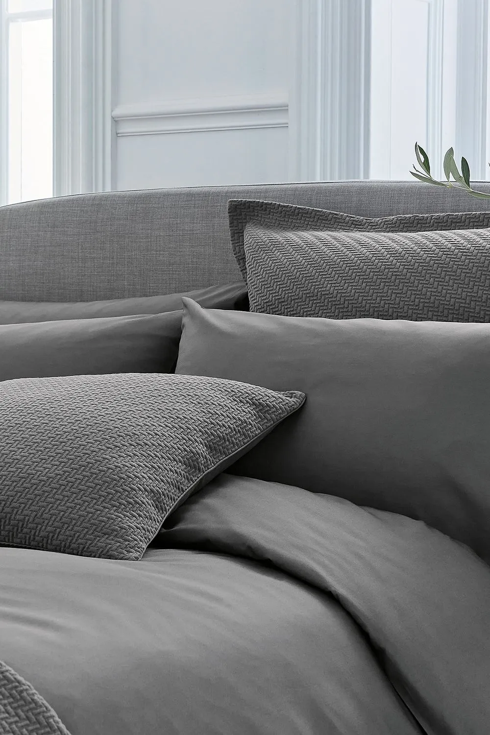 1951 'Andaz' Eqyptian Cotton Standard Pillowcase in Charcoal 2