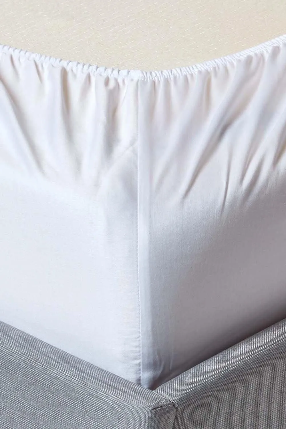 Homescapes Sateen Cotton Fitted Sheet 12 inch 400 Thread Count in White 2