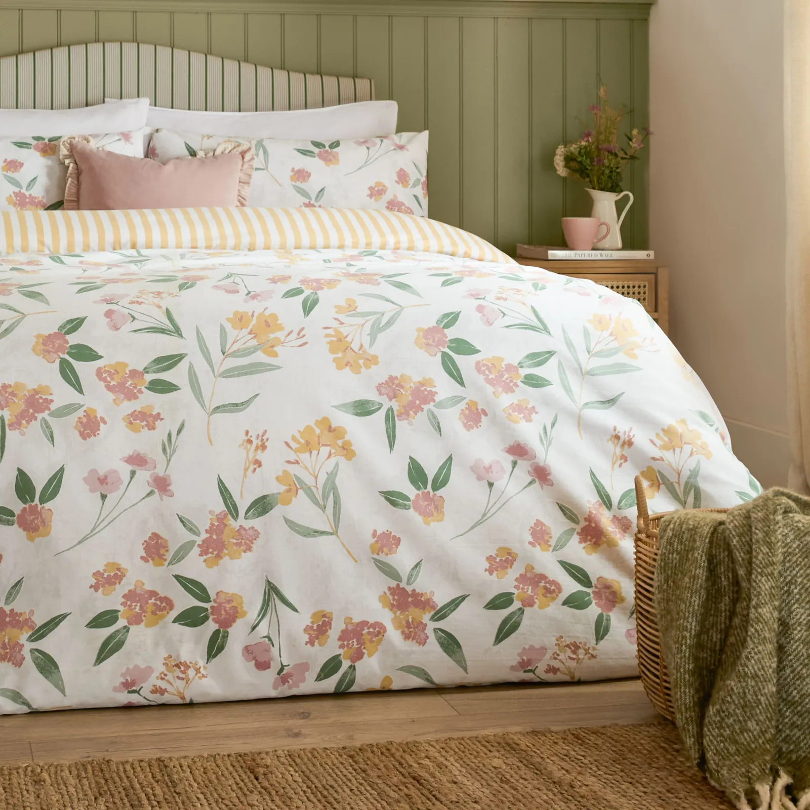 Wylder Betsie Floral Printed Reversible Duvet Cover Set in Yellow 3