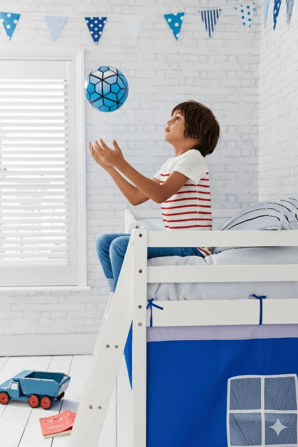 Nöa and Nani Ontario Cabin Bed Midsleeper Shorty with Blue Tent in White 6