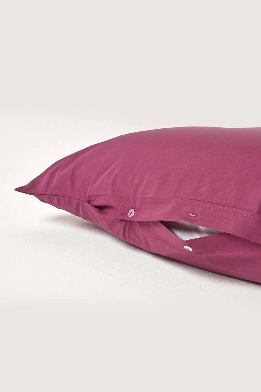 Homescapes Egyptian Cotton V Shaped Pillowcase 200 TC in Plum 4