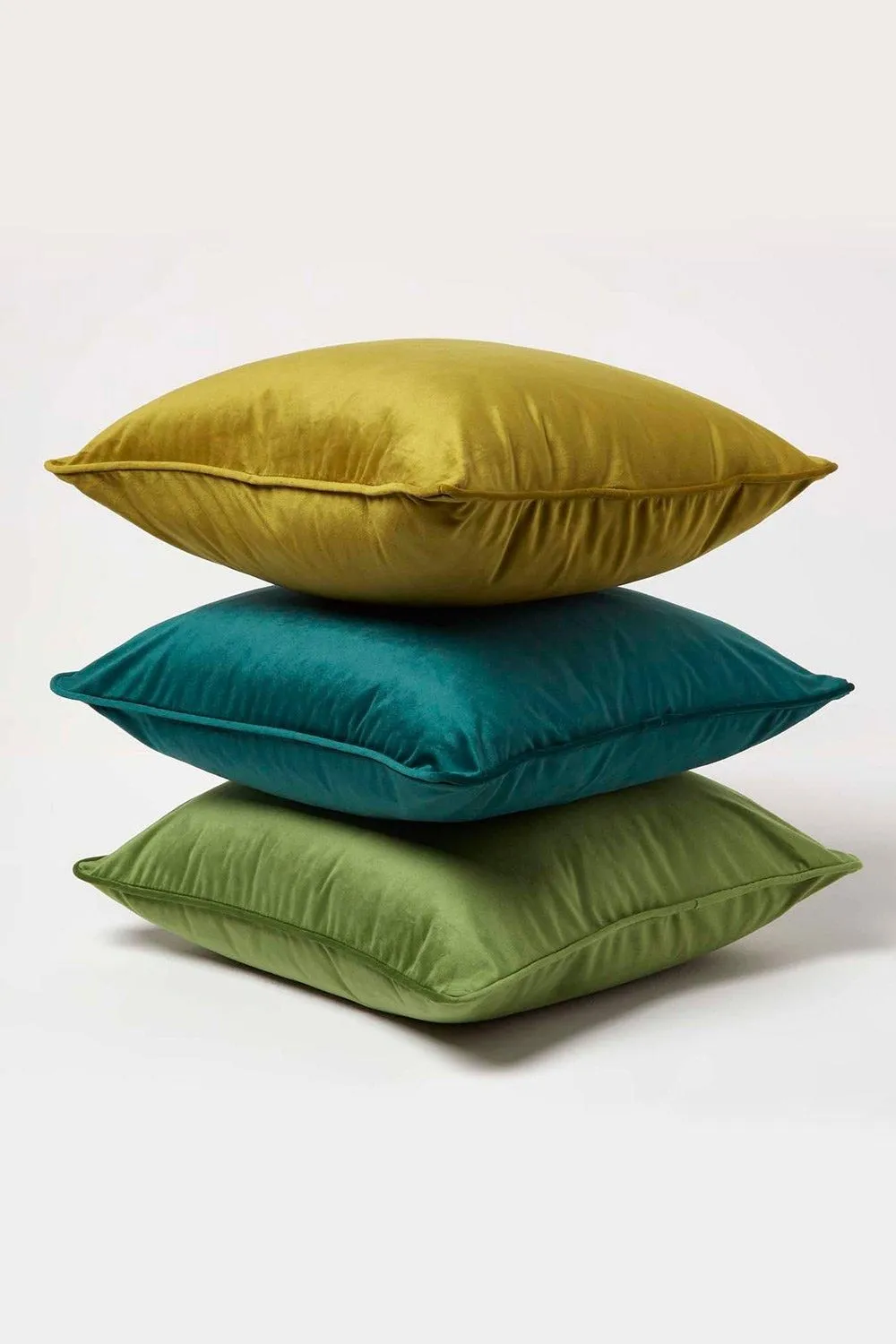 Homescapes Filled Velvet Cushion with Piped Edge 46 x 46 cm in Green 6