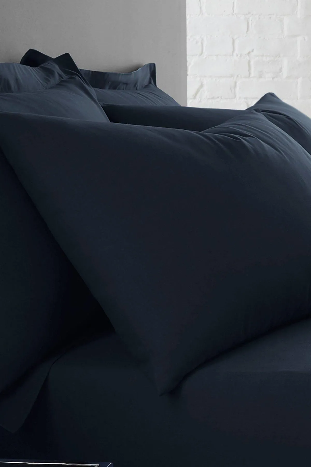 Serene 'Plain Dyed' Soft Touch Pair of Housewife Pillowcases in Navy