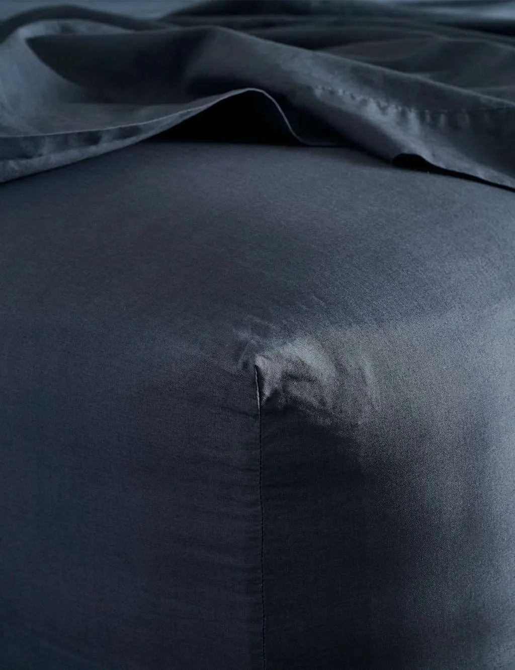 Bedfolk Washed Cotton Deep Fitted Sheet Navy