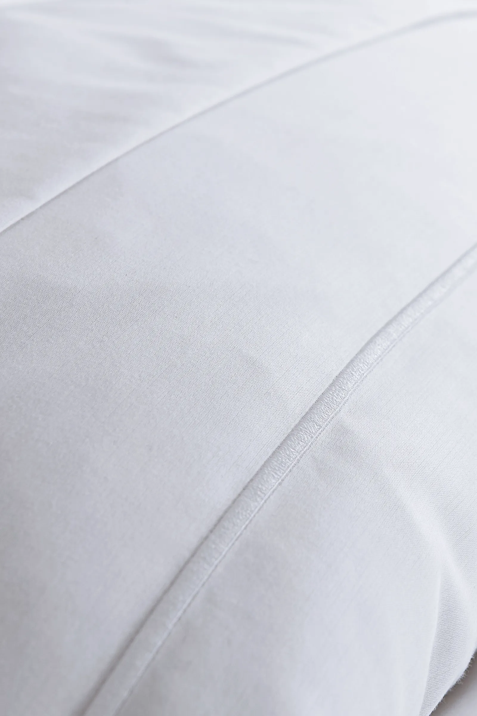 Bianca Luxury 800 Thread Count Cotton Sateen Duvet Cover Set in White 3