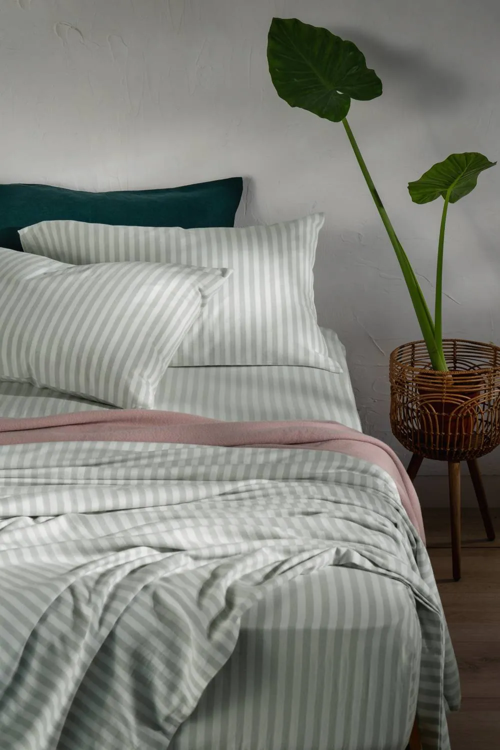 Soak&Sleep Misty Green Herringbone Stripe Cotton Bed Set 2