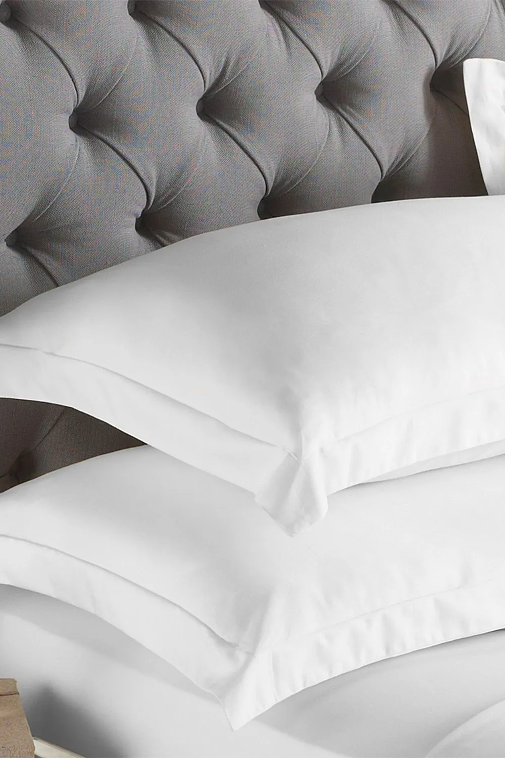 Paoletti 200 Thread Count Oxford Border Cotton Pillowcase in White
