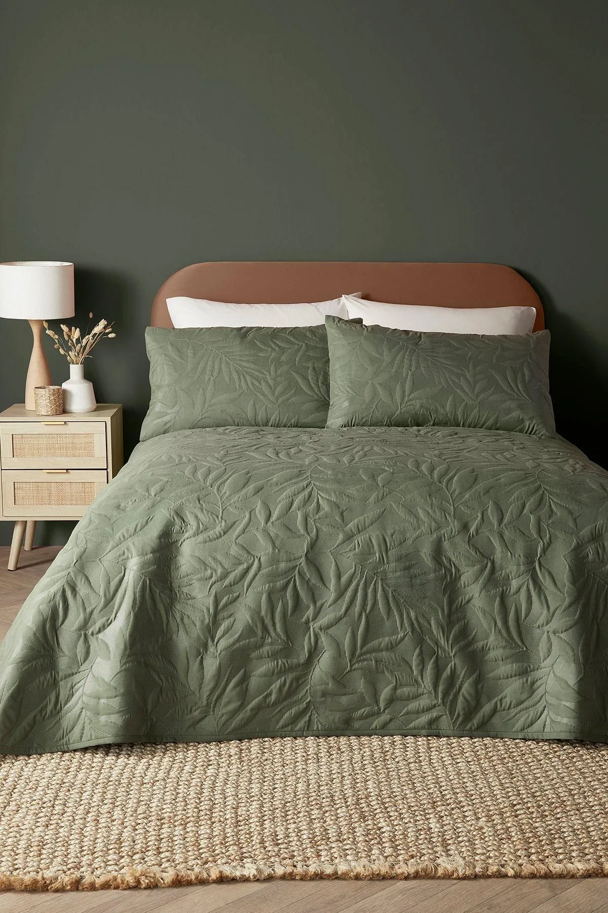 Serene 'Luana' Floral Pinsonic Microfibre Warm & Cosy Bedspread in Dark Green