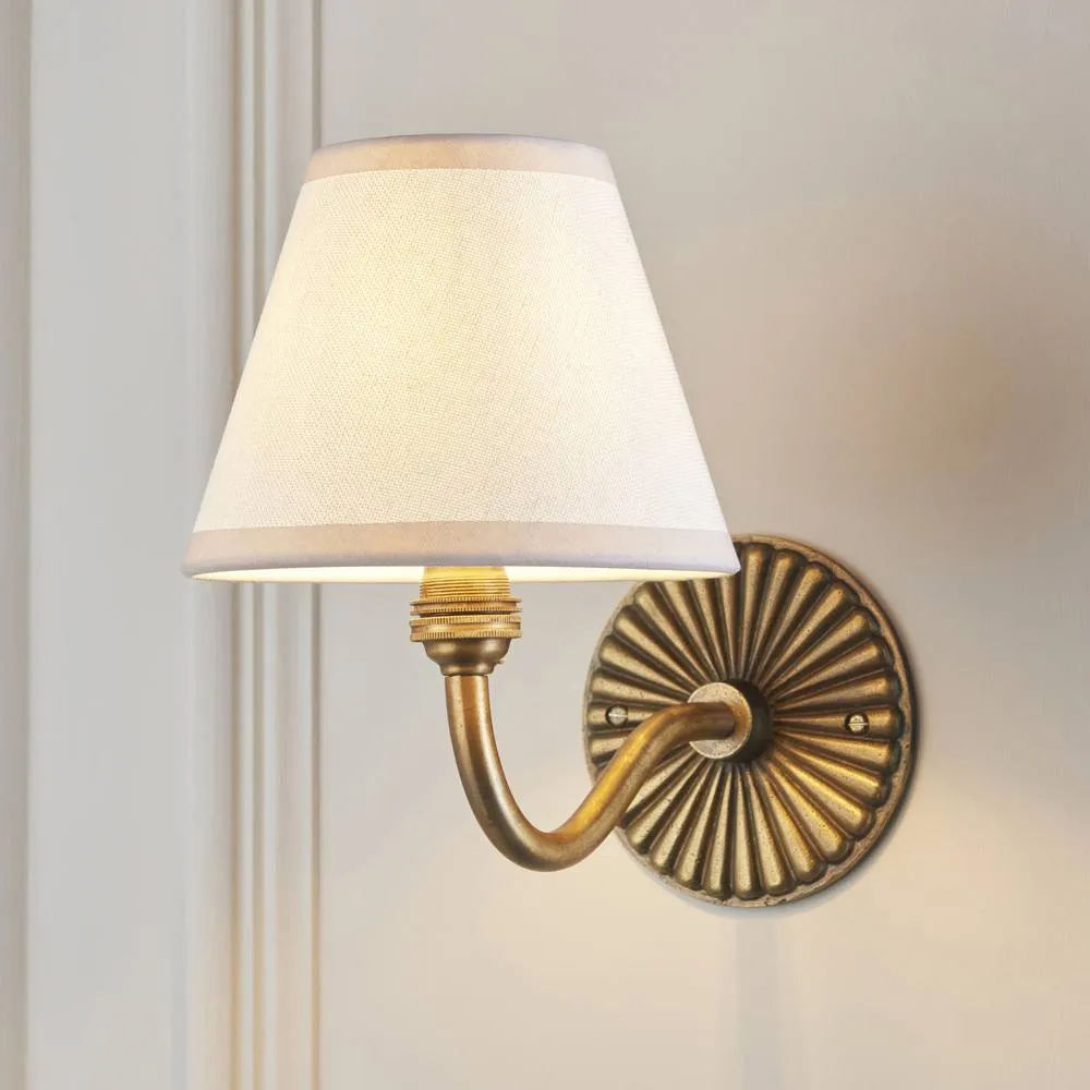 Netlighting Dahlia Curve & Ivy 16cm Wall Lamp Antique Brass Vintage White in Gold 2