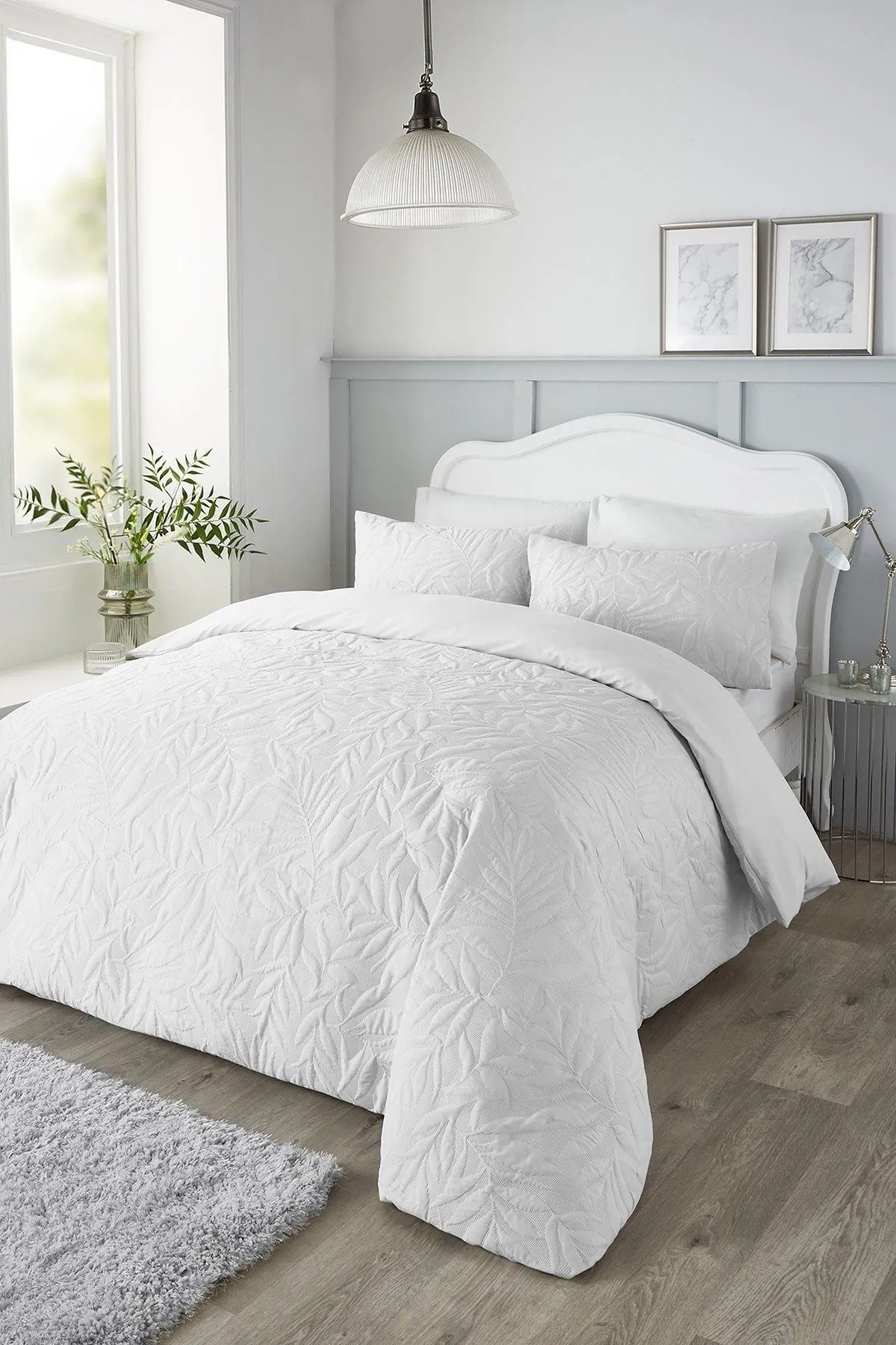 Serene 'Luana' Microfibre Pinsonic 3D Floral Design Duvet Cover Set in White