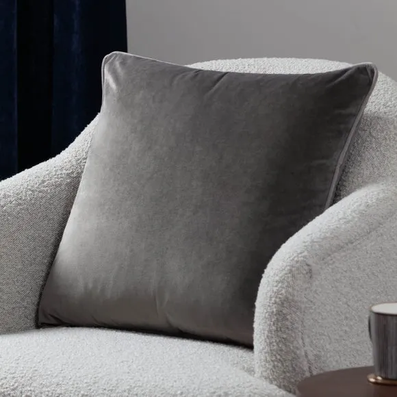 Furn. Square Cushion 1