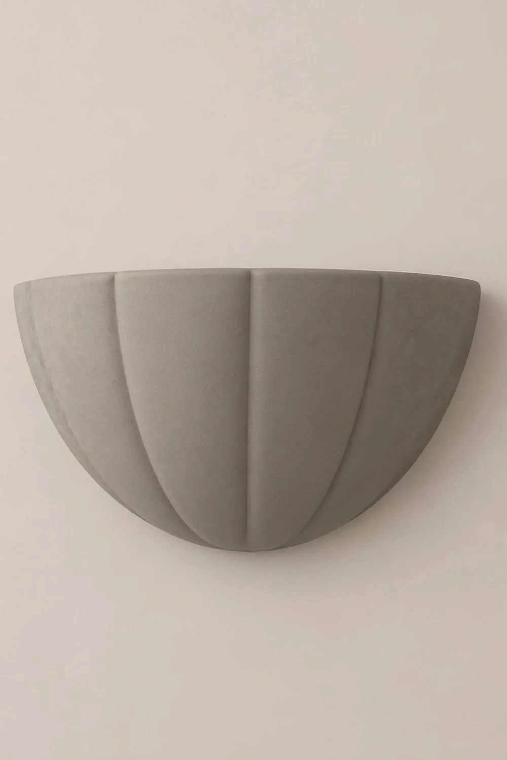 ValueLights Leonardo Scallop Curve Ceramic Flush Wall Sconce Light with Bulb in Pale Grey 3