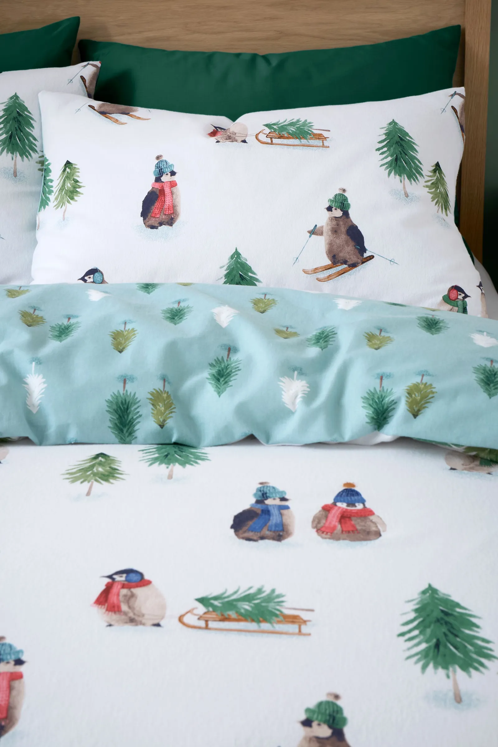 Catherine Lansfield 'Brushed Snowy Penguin' Cotton Reversible Duvet Cover Set in White 3