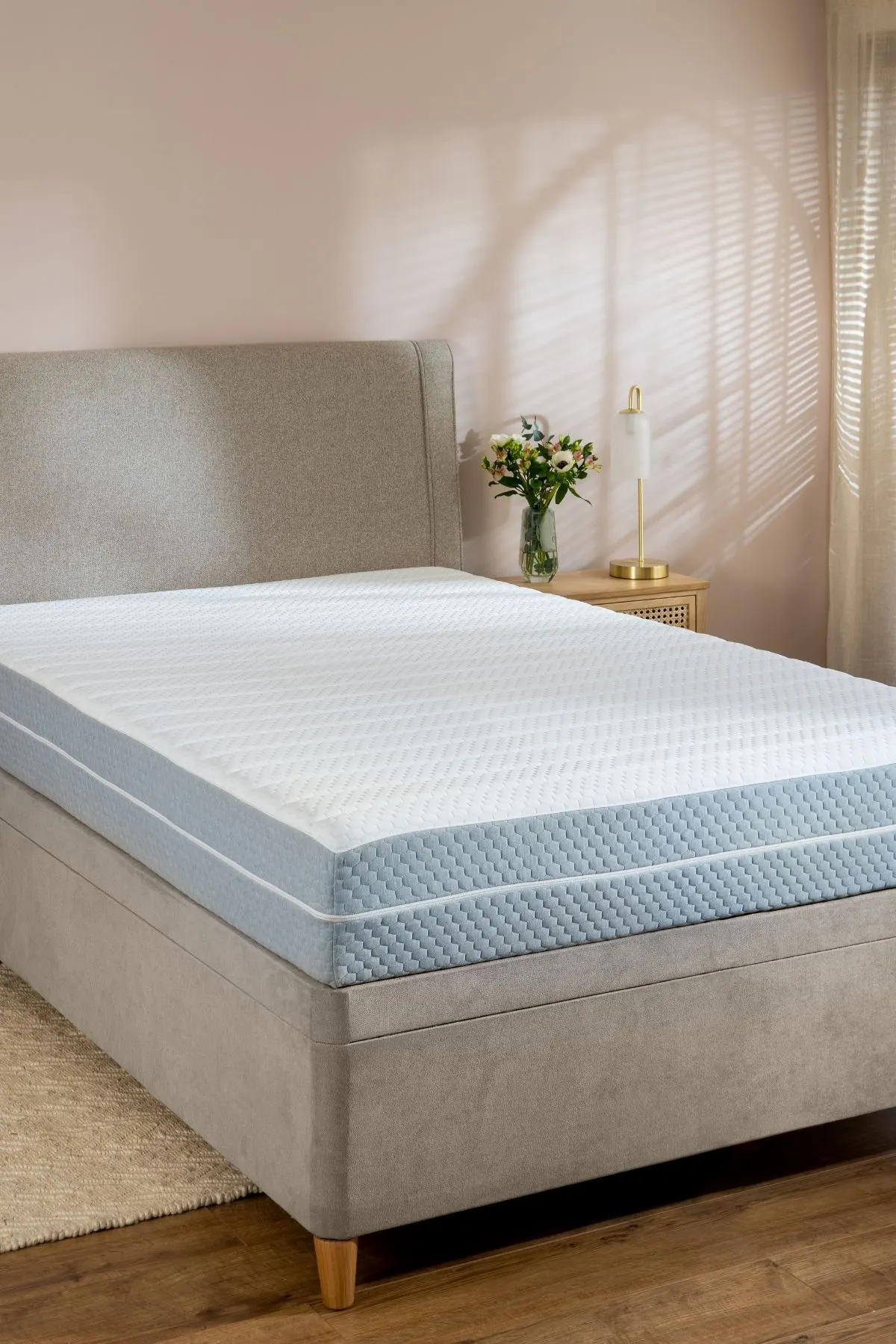 Soak&Sleep Cooling Memory Foam Mattress - Medium Firm in White