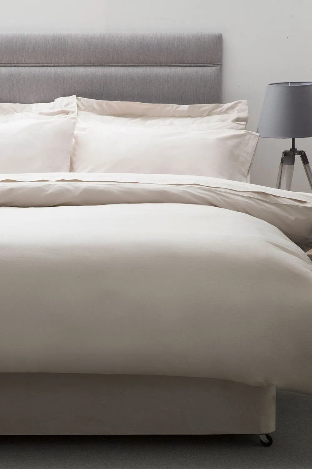 Belledorm Egyptian Cotton 200 Thread Count Duvet Cover in White 2