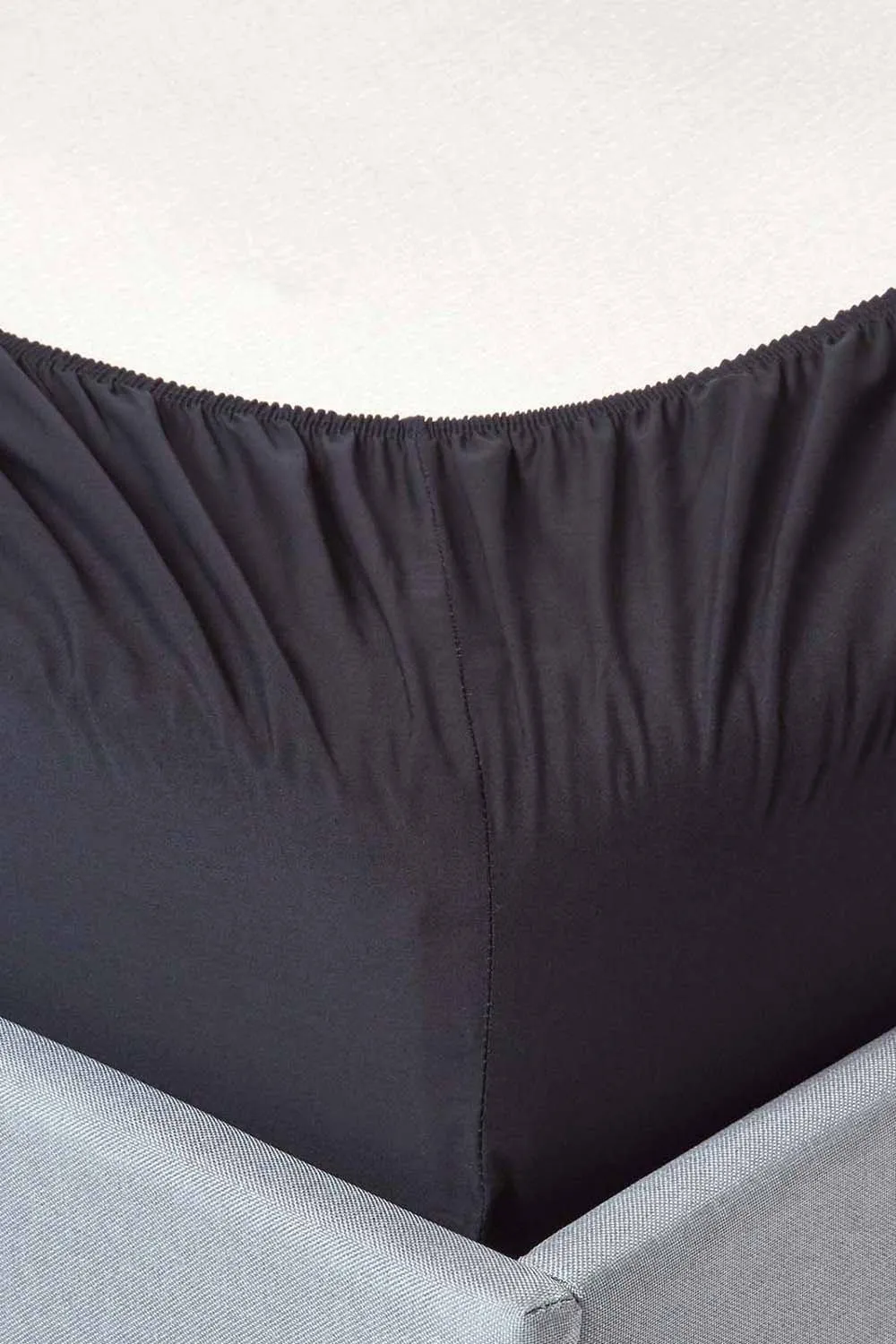 Homescapes Egyptian Cotton Deep Fitted Sheet 18 inch 200 Thread Count in Black 2