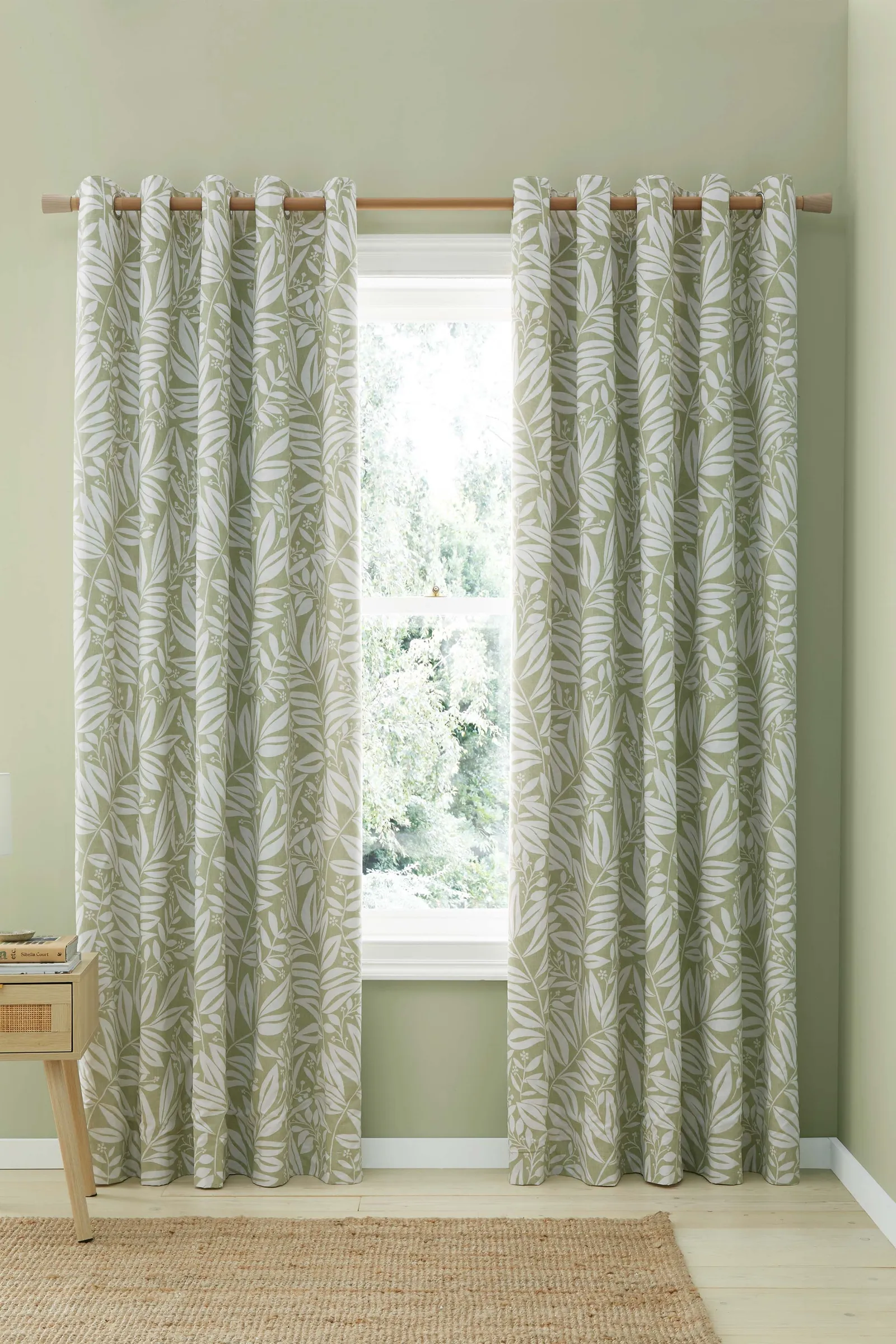 Catherine Lansfield 'Sorrel Leaf' Fully Reversible Eyelet Curtains in Green 1