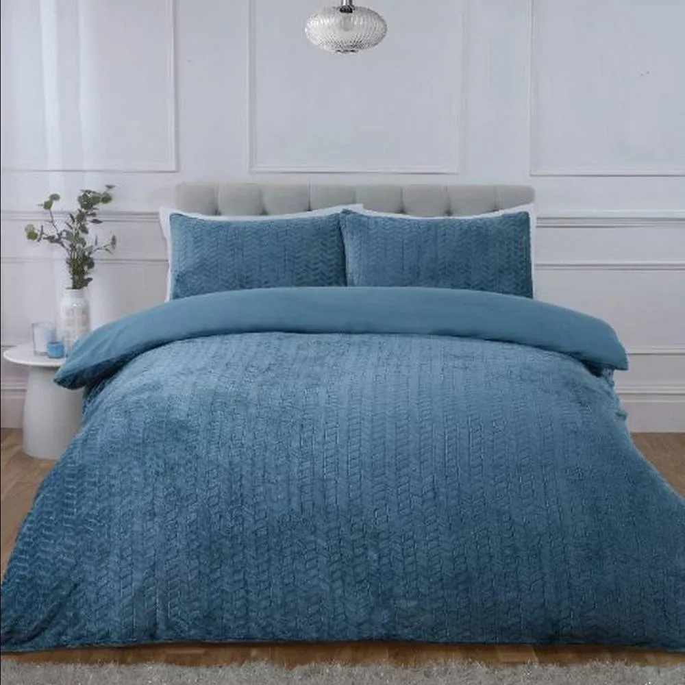 Rapport Home Chevron Faux Teddy Polyester Fleece Duvet Cover Set with Pillowcase in Blue