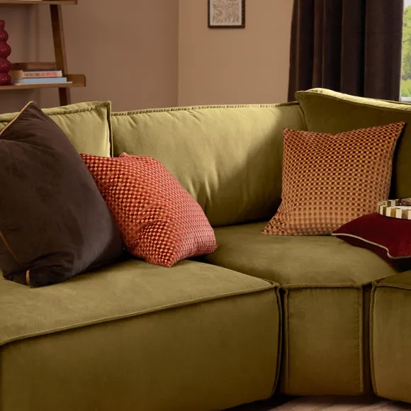 Furn. Checkered Square Cushion 4