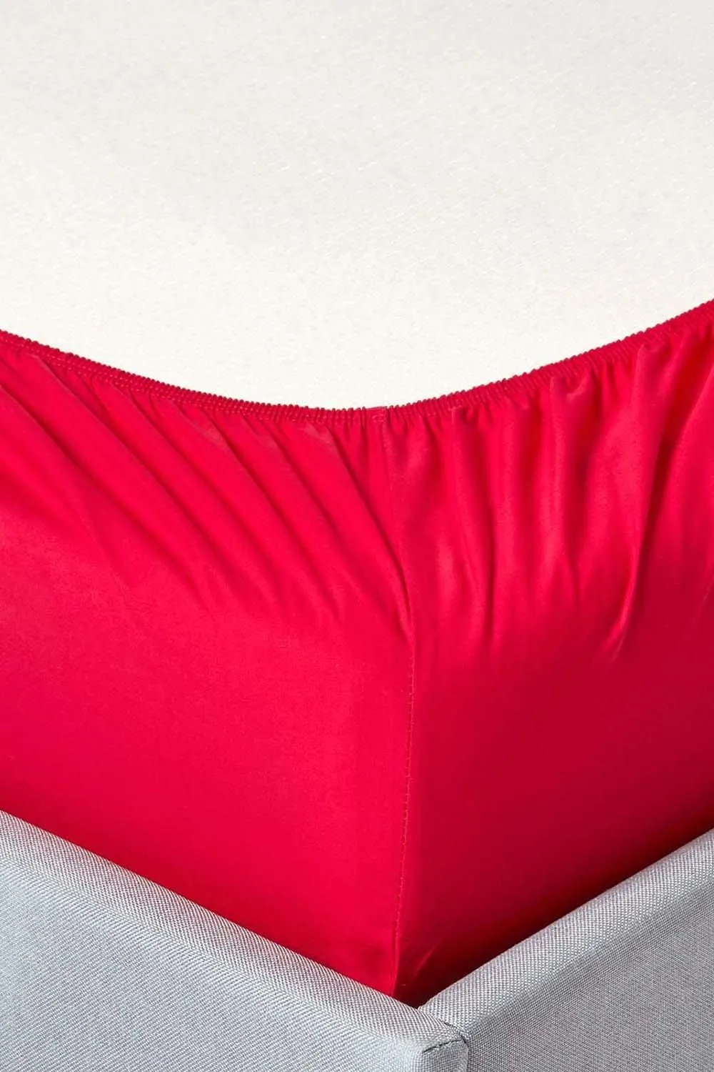 Homescapes Egyptian Cotton Deep Fitted Sheet 18 inch 200 Thread Count in Red 2