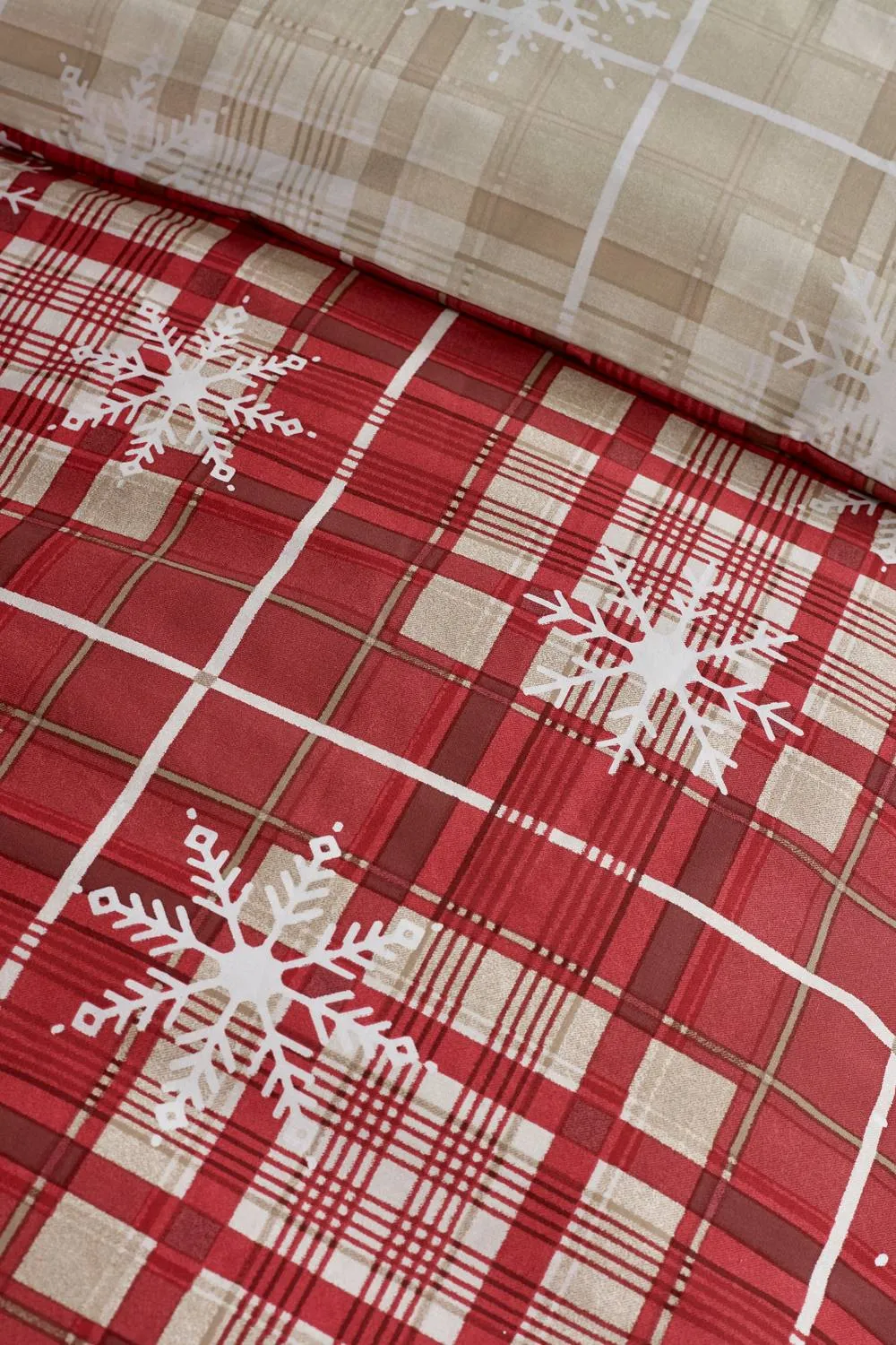 Catherine Lansfield Christmas Scandi Check Reversible Duvet Cover Set in Red 4