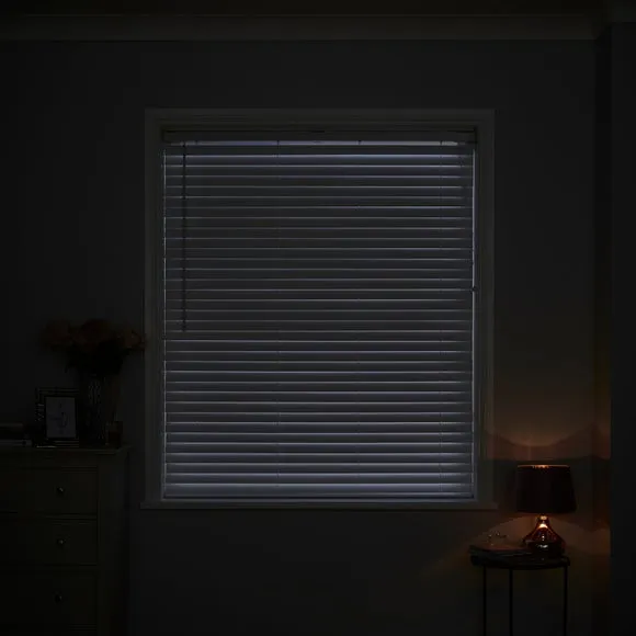 Room Darkening Venetian Blind 2