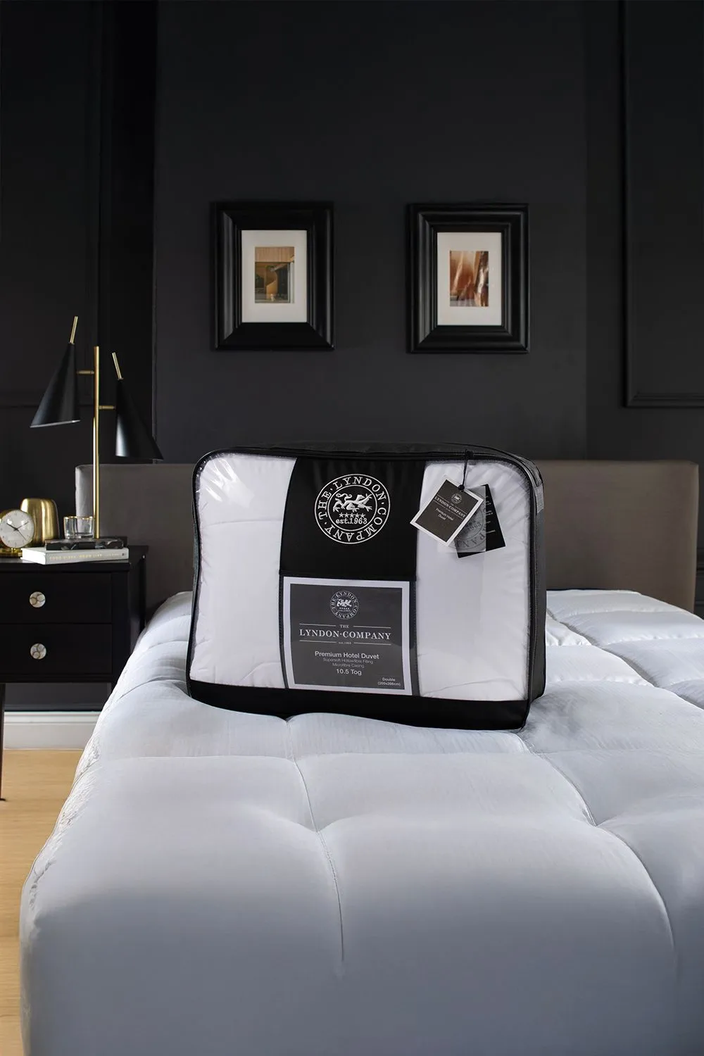 The Lyndon Company Hotel Premium Microfibre Satin Stripe Case 4.5 Tog Summer Weight Duvet in White