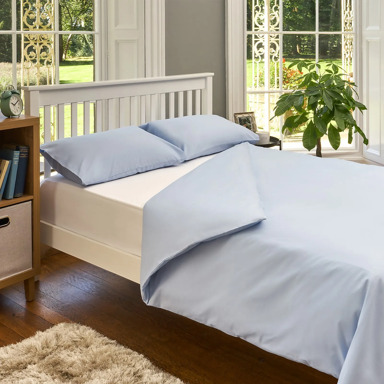 The Willow Manor Easy Care Percale Double Duvet Set - Light Blue