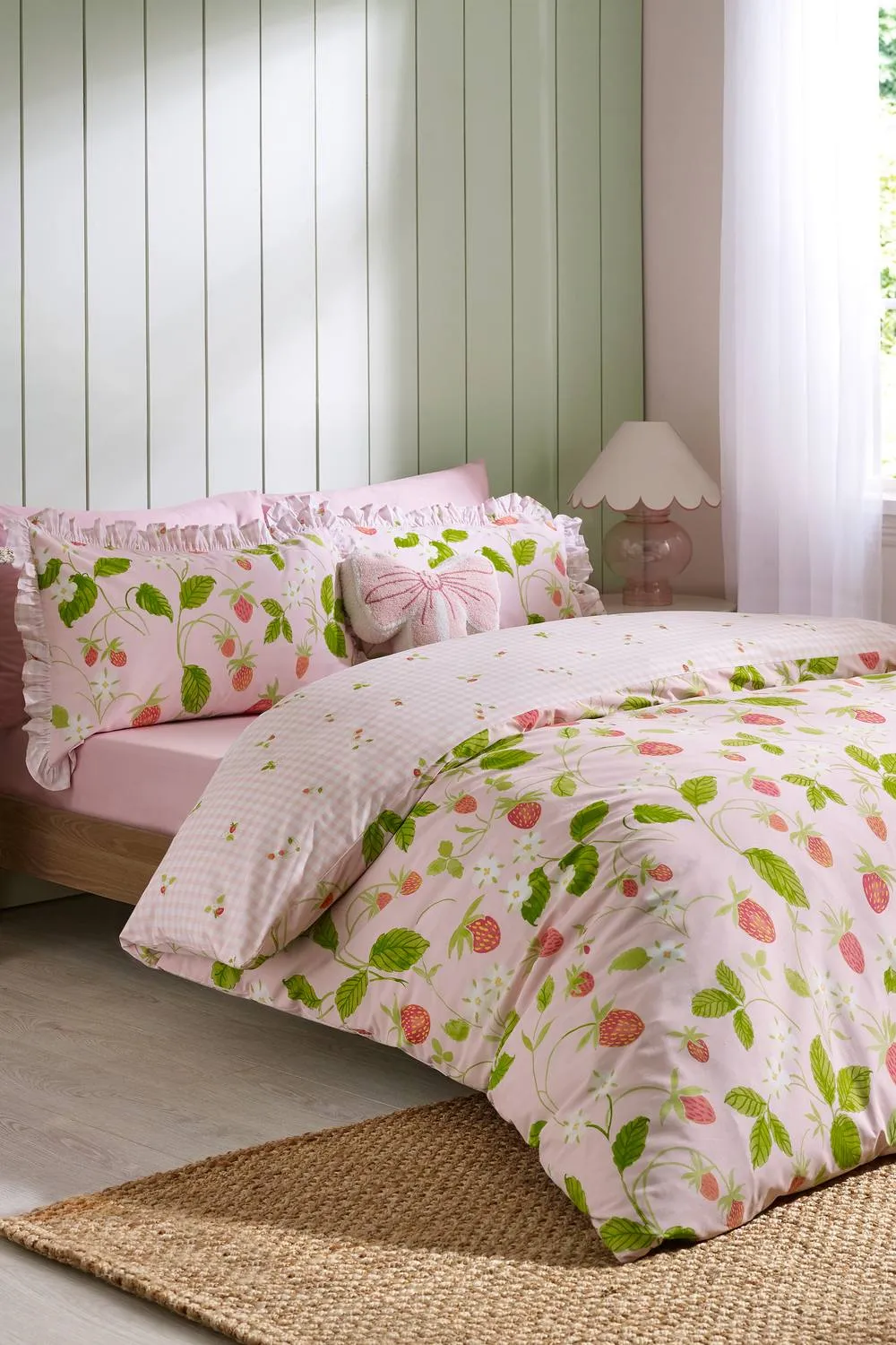 Catherine Lansfield 'Strawberry Frills' Gingham Reversible Duvet Cover Set in Pink
