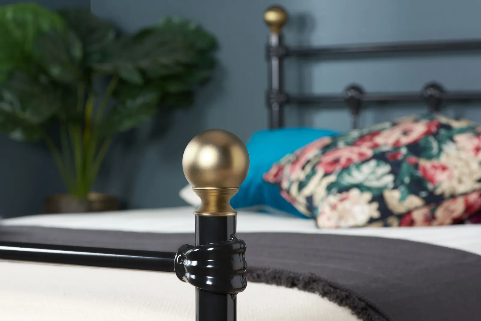 Birlea Atlas Bed in Black 3