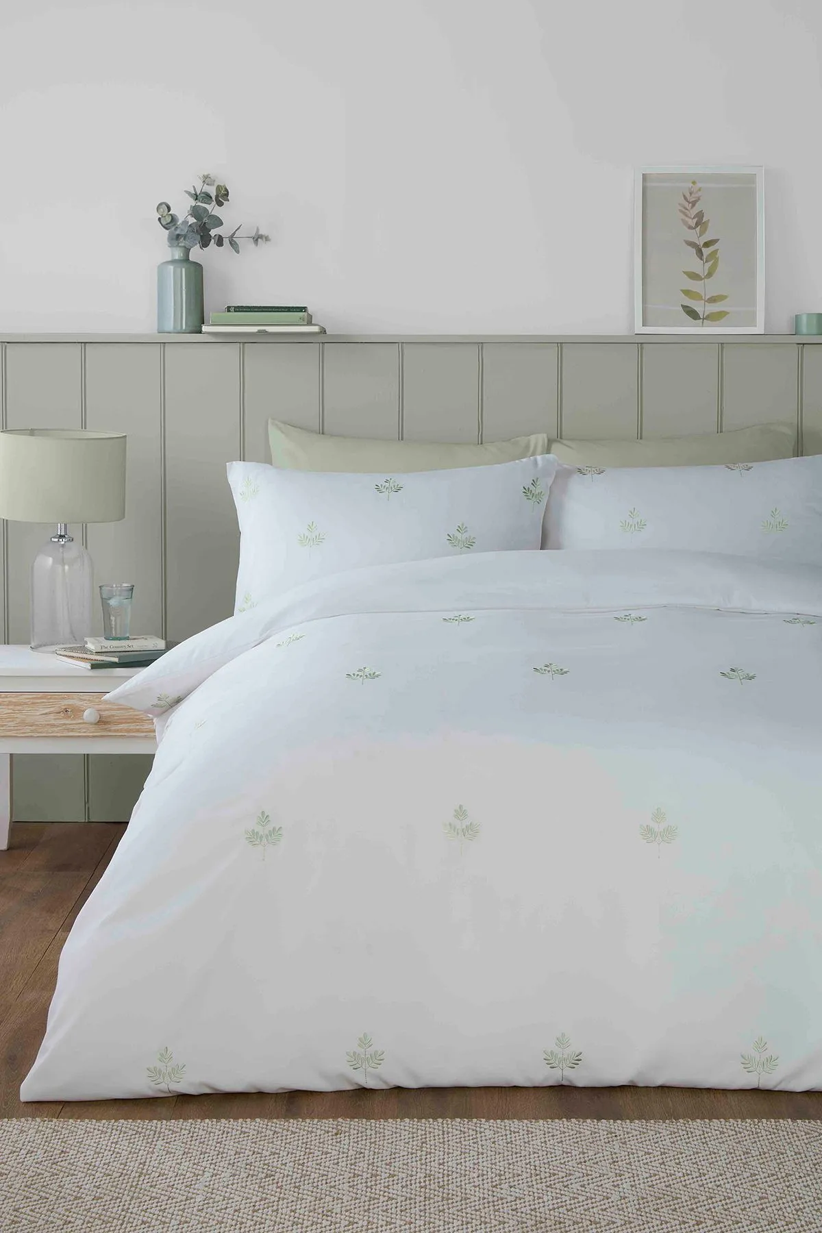 Serene 'Emily Embroidery' Easy Care Embroidered Leaf Duvet Cover Set in Green