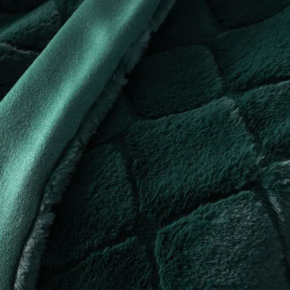 Catherine Lansfield Cosy Diamond 130cm x 170cm Throw Blanket 2