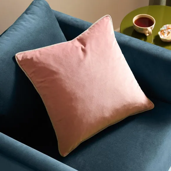 Furn. Square Cushion 1