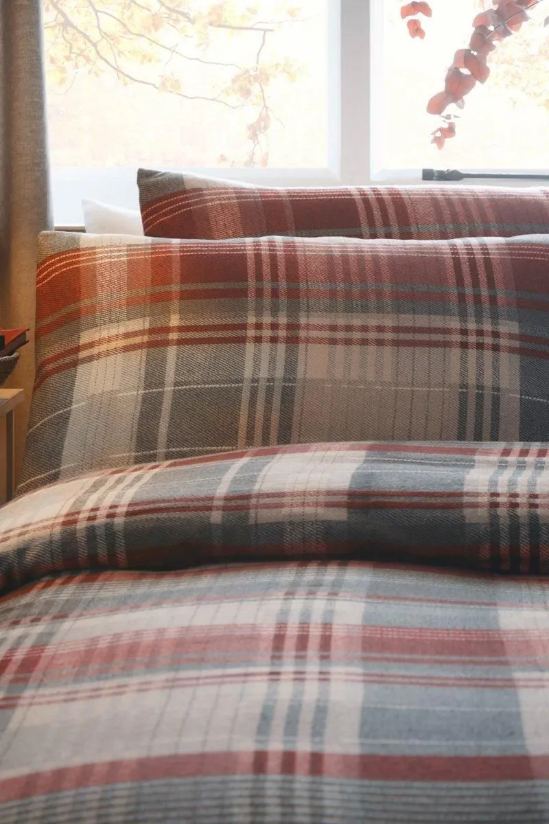Appletree 'Connolly' 100% Brushed Cotton Duvet Cover Set in Red 2