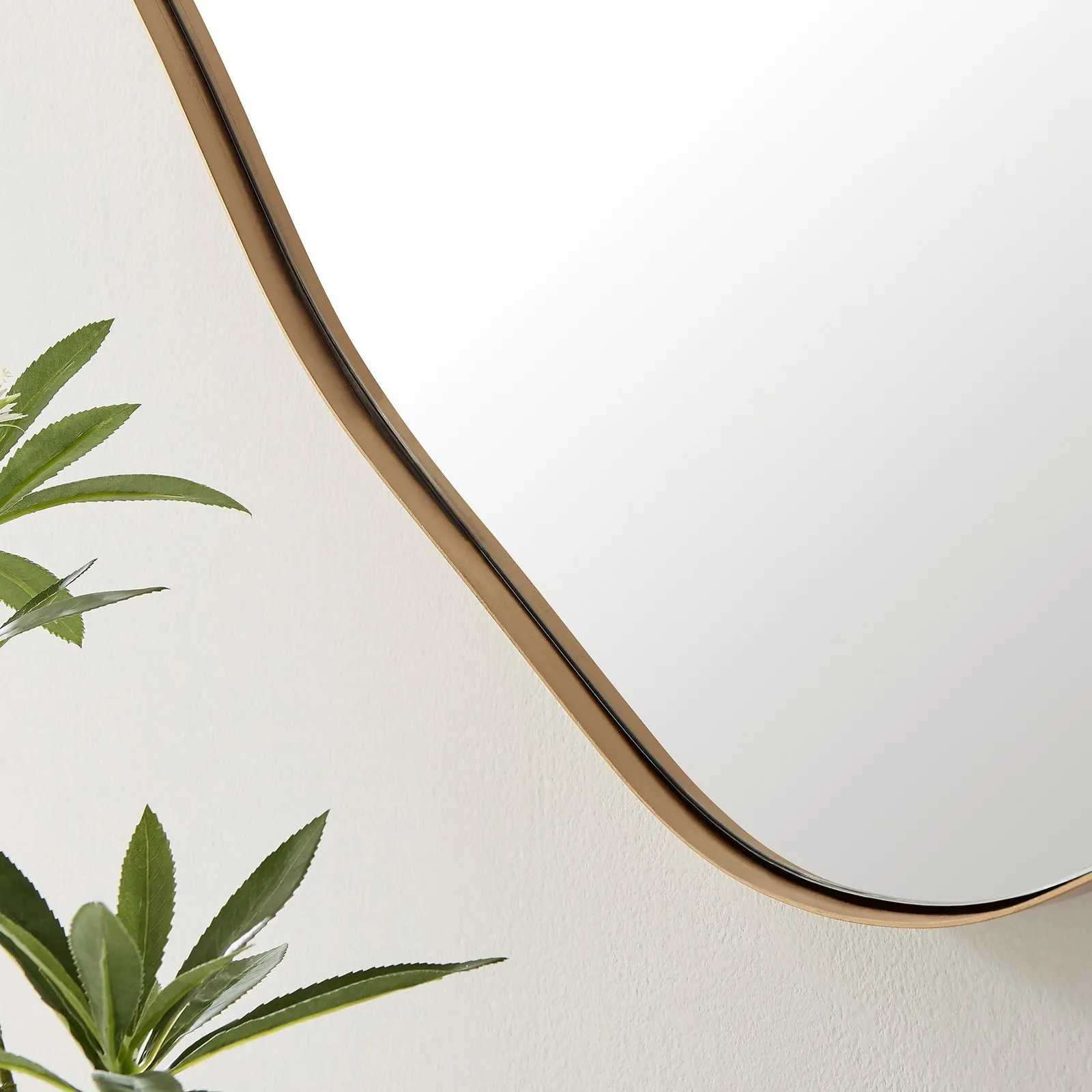 FurnitureboxUK Vita Irregular Pebble Wall Mirror with Black Or Gold Frame 3