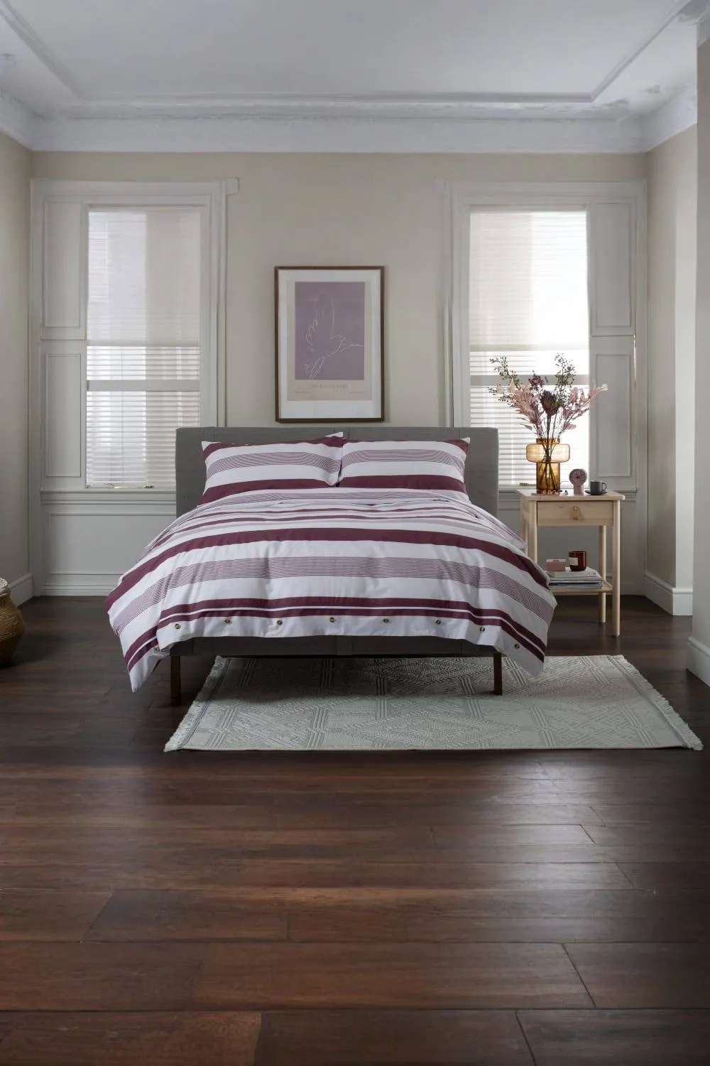 The Lyndon Company Next Level 100% Duvet Cover Set with Cuff Detailing in Burgundy 1